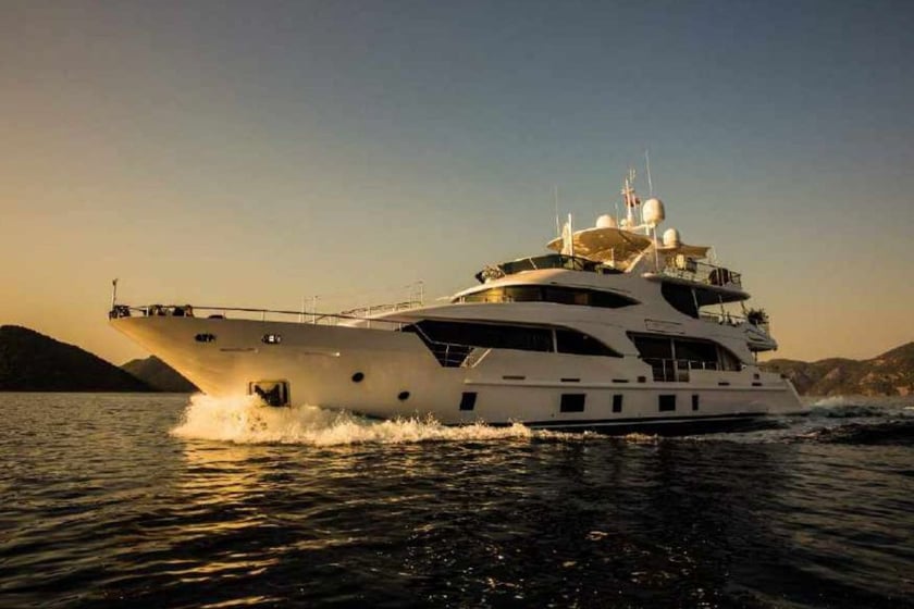 Bodrum Motoryat 5 kabin Konaklama 10 kişi Seyir 10 kişi 33 m İlan No: #13288 2