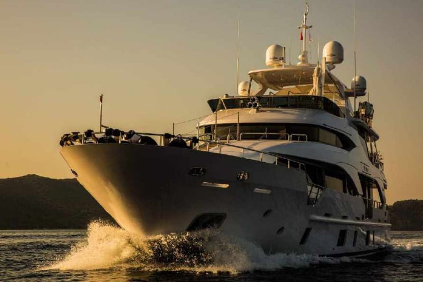 Bodrum Motoryat 5 kabin Konaklama 10 kişi Seyir 10 kişi 33 m İlan No: #13288 3