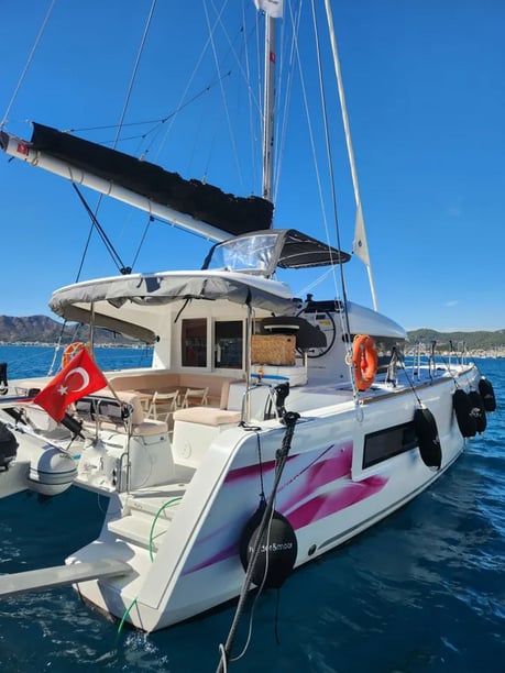 Orhaniye Catamaran Cabine 4  Couchettes 8  Invités 8  39 ft Numéro de l'annonce: #13298 4