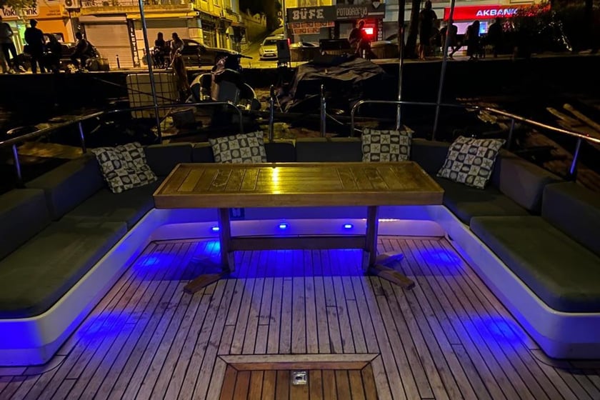 Arnavutkoy Motor Yacht   12 guests 12 m Listing Number: #13314 5