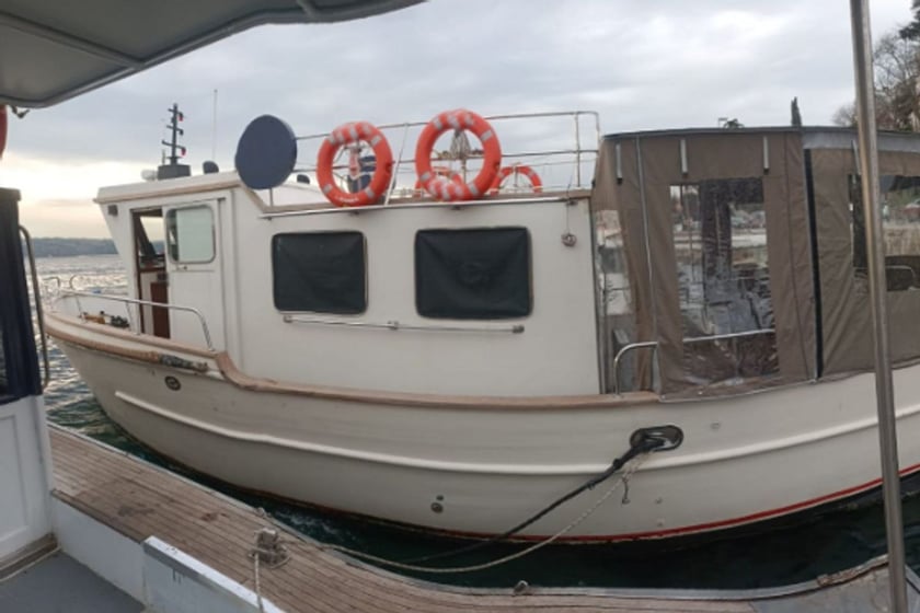 Arnavutkoy Motor Yacht   12 guests 12 m Listing Number: #13314 3