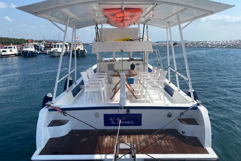 Kucukyali Motor Yacht   10 guests 10 m Listing Number: #13327 2