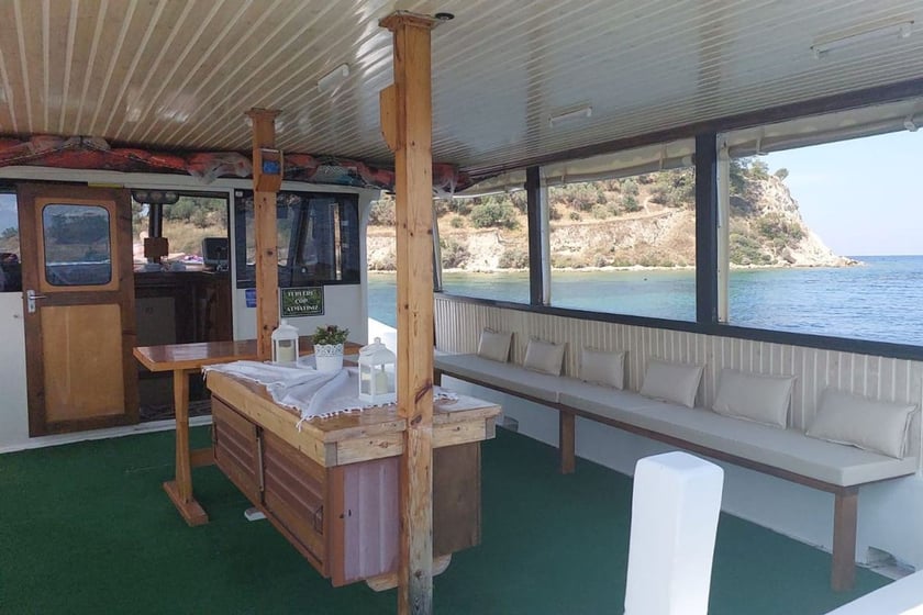 Kusadasi Motor Yacht   12 guests 13 m Listing Number: #13358 5