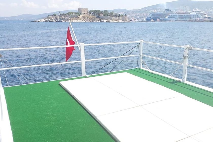 Kusadasi Motor Yacht   12 guests 13 m Listing Number: #13358 2