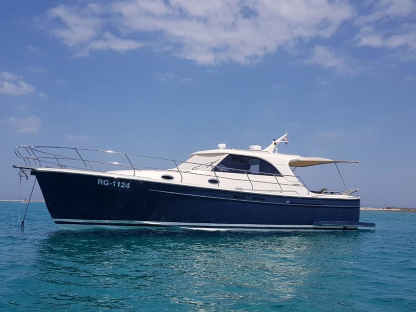 Zadar Motorboat 3 cabin 7 berths 7 guests 13.5 m Listing Number: #13401