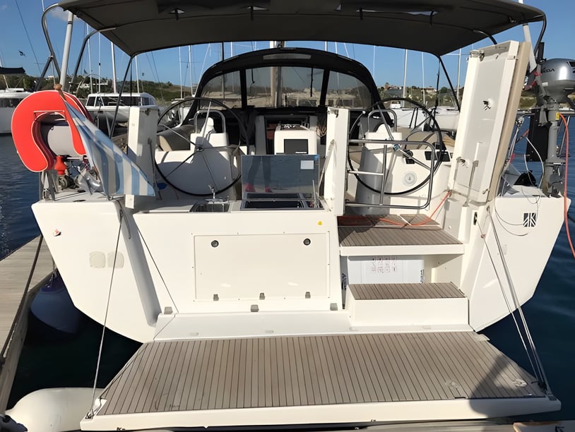 Rodas Velero Cabina 4  10  literas 10  invitados 14.15 m Número de anuncio: #13419