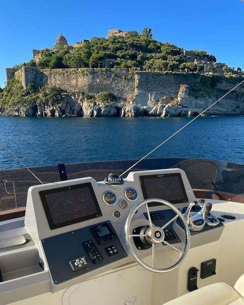 Procida Yacht a motore cabina 3  cuccette 8  8  ospiti 14.74 m Numero dell'inserzione: #13420 4