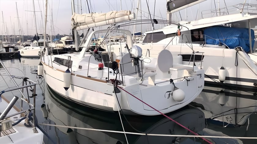 Procida Barca a vela cabina 3  cuccette 8  8  ospiti 11.5 m Numero dell'inserzione: #13439 4