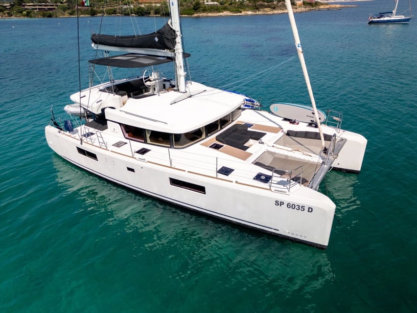 Portisco Catamaran 4 cabin 12 berths 12 guests 15.84 m Listing Number: #1345