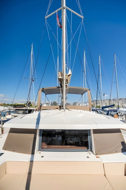 Corfu Catamaran Cabine 6  10  slaapplaatsen 10  gasten 12.37 m Lijstnummer: #13450 3