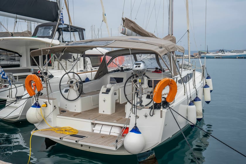 Nea Peramos - Attica Sailboat 3 cabin 8 berths 8 guests 12.35 m Listing Number: #13454
