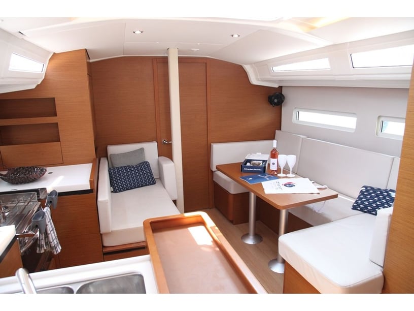 Corfu Zeilboot Cabine 3  8  slaapplaatsen 8  gasten 12.35 m Lijstnummer: #13460 2