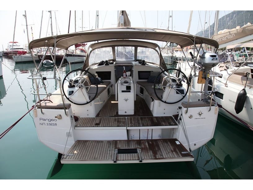 Corfu Zeilboot Cabine 3  8  slaapplaatsen 8  gasten 12.35 m Lijstnummer: #13460