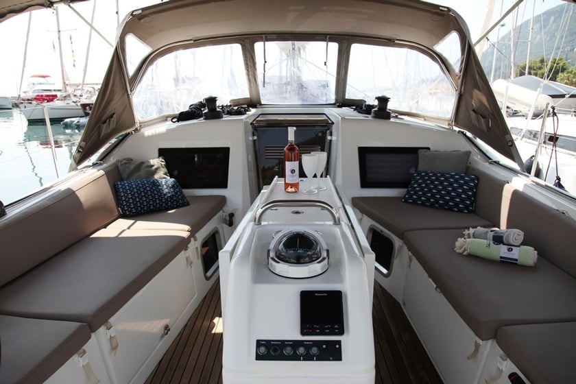 Corfu Zeilboot Cabine 3  8  slaapplaatsen 8  gasten 12.35 m Lijstnummer: #13460 4