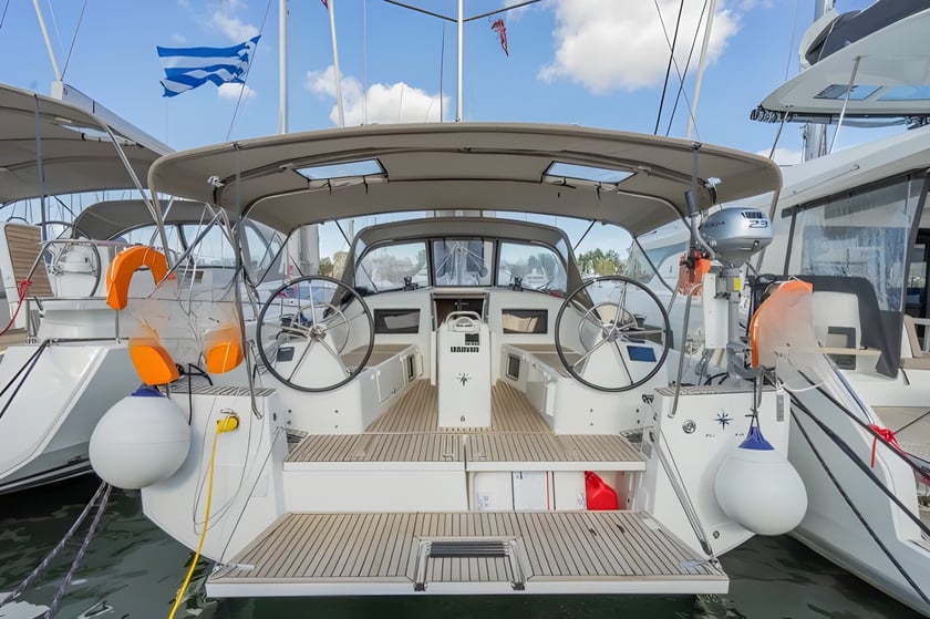 Atenas Velero Cabina 3  6  literas 8  invitados 12.35 m Número de anuncio: #13470