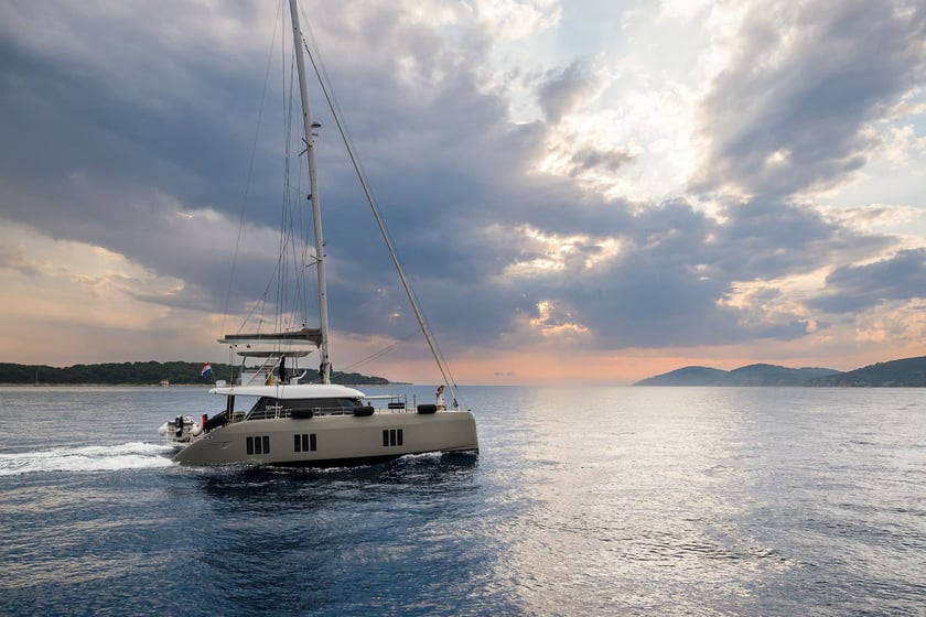 Kaštel Gomilica Catamarán Cabina 4  8  literas 8  invitados 15.2 m Número de anuncio: #13500 3