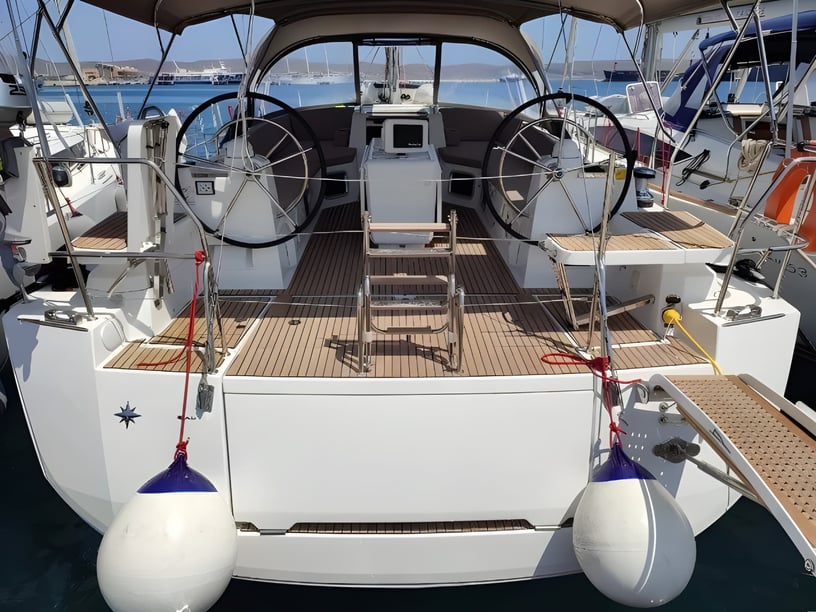 Nea Peramos - Attica Sailboat 6 cabin 12 berths 12 guests 16.16 m Listing Number: #13506