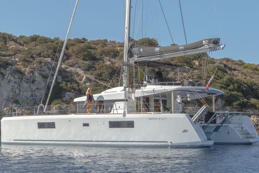 Athens Catamaran 5 cabin 10 berths 10 guests 16.85 m Listing Number: #13512 2