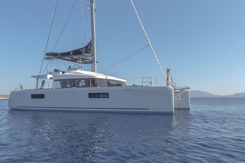 Athens Catamaran 5 cabin 10 berths 10 guests 16.85 m Listing Number: #13512