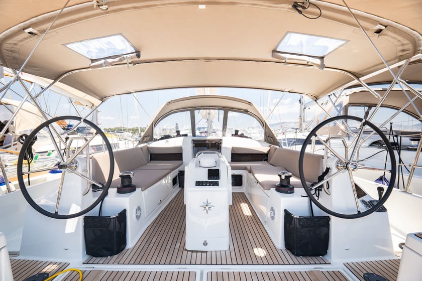 Rodas Velero Cabina 4  10  literas 10  invitados 13.39 m Número de anuncio: #13516 3