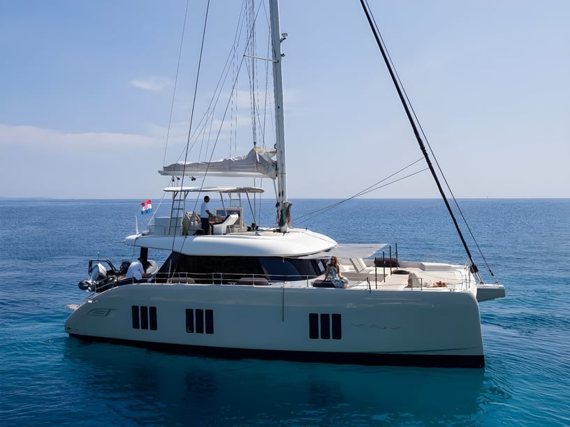 Kaštel Gomilica Catamarán Cabina 4  8  literas 8  invitados 15.2 m Número de anuncio: #13520