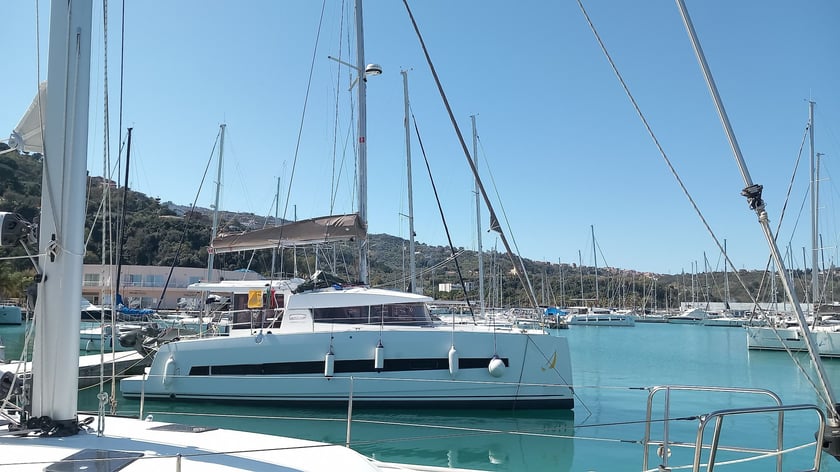 Capo d'Orlando Catamaran Cabine 4  9  slaapplaatsen 10  gasten 12.5 m Lijstnummer: #13577 4