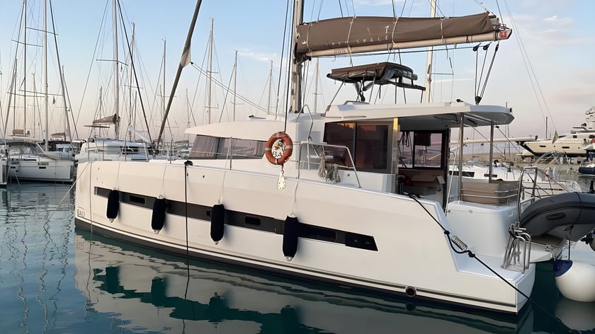 Capo d'Orlando Catamaran Cabine 4  9  slaapplaatsen 10  gasten 12.5 m Lijstnummer: #13577 3