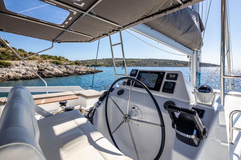 Dubrovnik Catamaran 6 cabin 12 berths 12 guests 14.7 m Listing Number: #13589 5