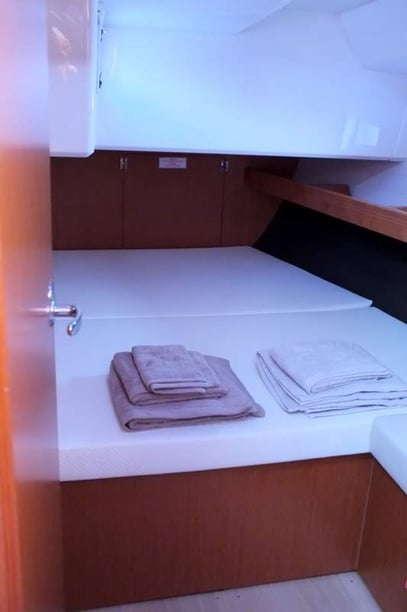 Naples Sailboat 4 cabin 9 berths 9 guests 14.27 m Listing Number: #13633 4