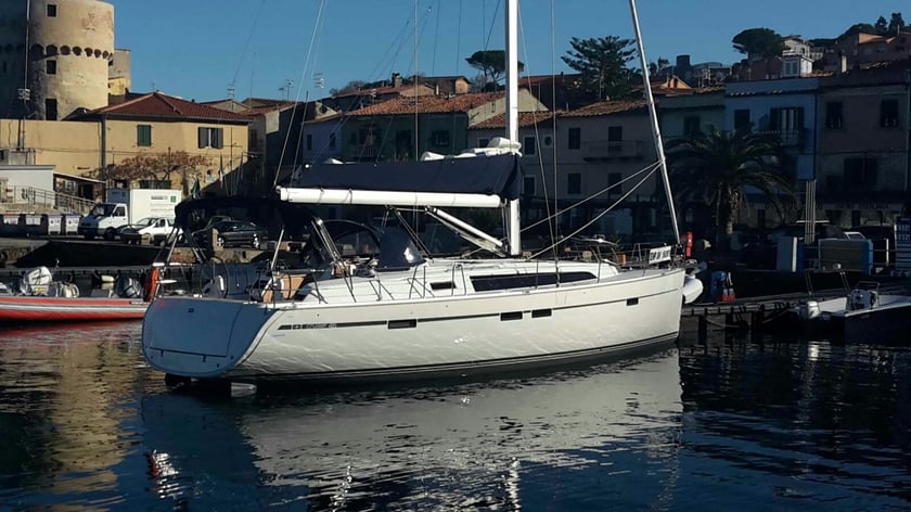 Naples Sailboat 4 cabin 9 berths 9 guests 14.27 m Listing Number: #13633 3