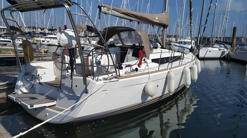 Arzon Barca a vela cabina 3  cuccette 8  8  ospiti 11.34 m Numero dell'inserzione: #13636