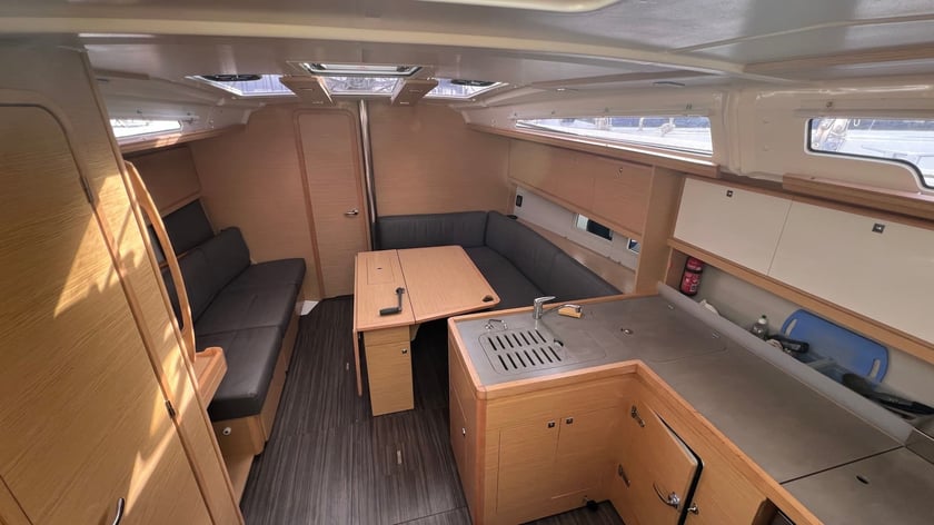 Arzon Segelboot 3 Kabine 8 Liegeplätze 8 Gäste 11.94 m Nummer des Inserats: #13659 5