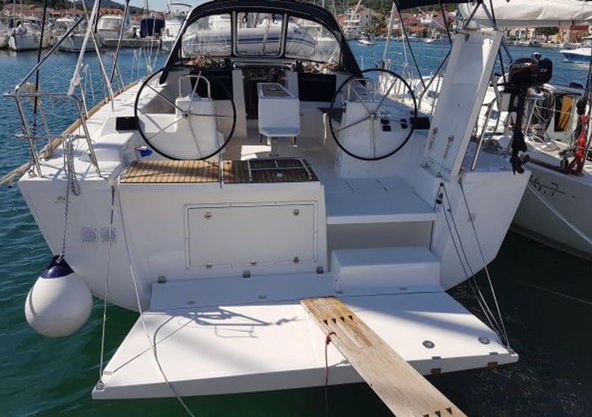 Milazzo Zeilboot Cabine 4  10  slaapplaatsen 10  gasten 14.15 m Lijstnummer: #13665 4