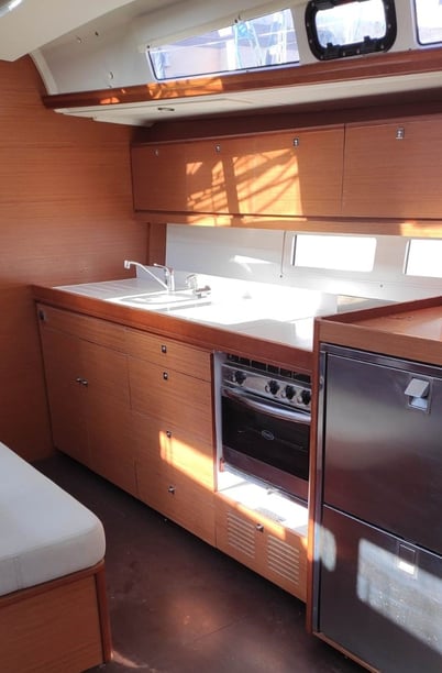 Milazzo Segelboot 4 Kabine 10 Liegeplätze 10 Gäste 14.15 m Nummer des Inserats: #13665 4