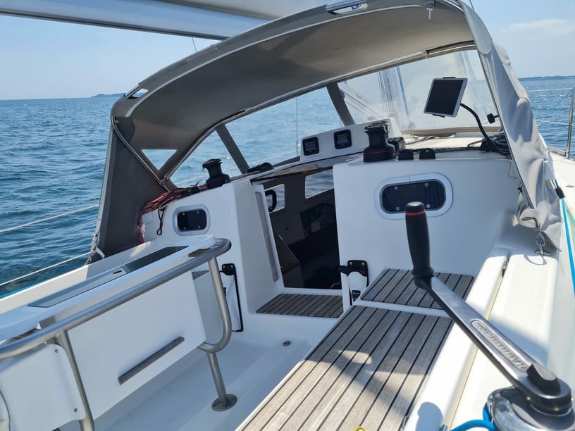 Arzon Zeilboot Cabine 2  6  slaapplaatsen 6  gasten 8.88 m Lijstnummer: #13786 5