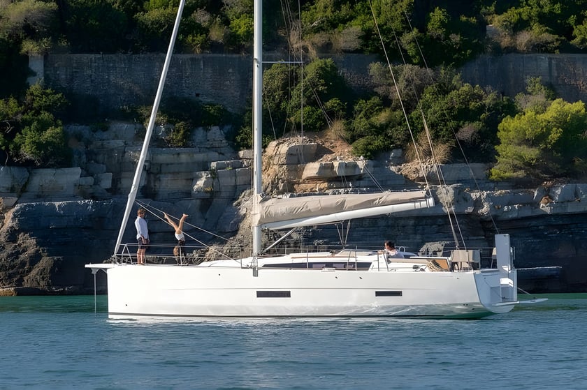 Athens Sailboat 4 cabin 8 berths 8 guests 13.24 m Listing Number: #13787 4