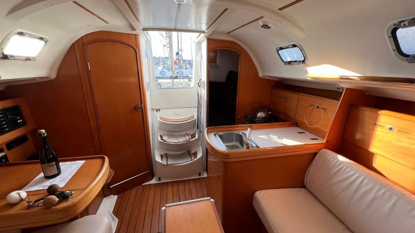 Arzon Zeilboot Cabine 2  6  slaapplaatsen 6  gasten 9.66 m Lijstnummer: #13799 5