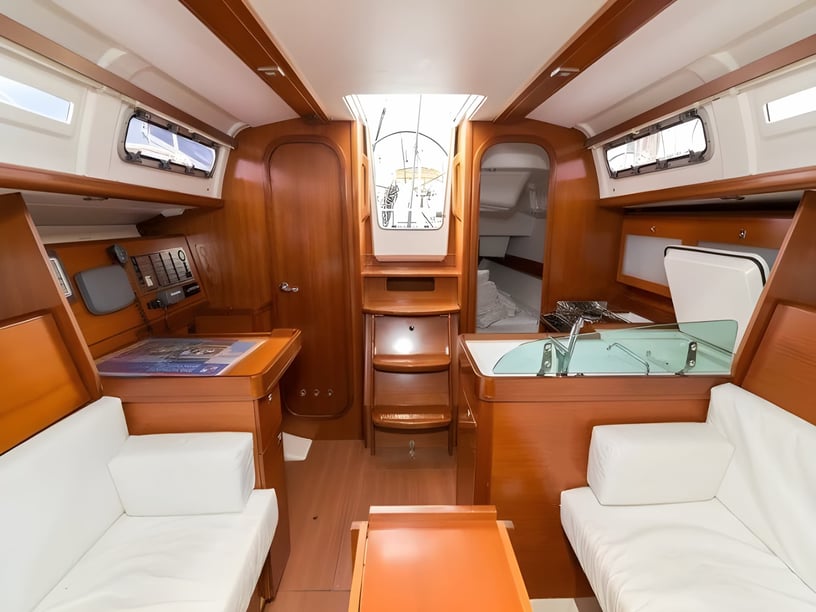 Arzon Zeilboot Cabine 2  6  slaapplaatsen 6  gasten 10.6 m Lijstnummer: #13804 5