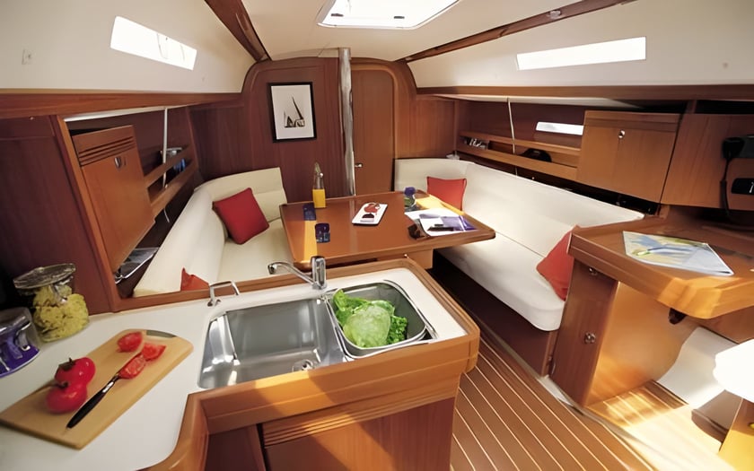 Arzon Zeilboot Cabine 2  6  slaapplaatsen 6  gasten 10.6 m Lijstnummer: #13804 4