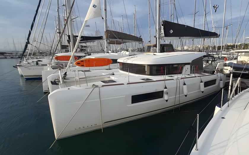 Nea Peramos - Attica Catamaran 6 cabin 11 berths 11 guests 11.74 m Listing Number: #13805