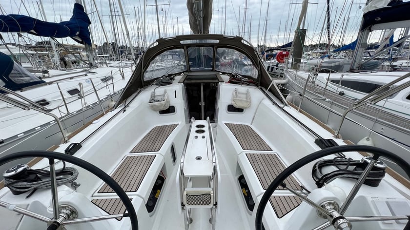 Arzon Zeilboot Cabine 3  8  slaapplaatsen 8  gasten 10.34 m Lijstnummer: #13806 5