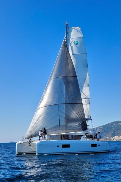 Ajaccio Catamarán Cabina 4  8  literas 8  invitados 12.94 m Número de anuncio: #13810 4