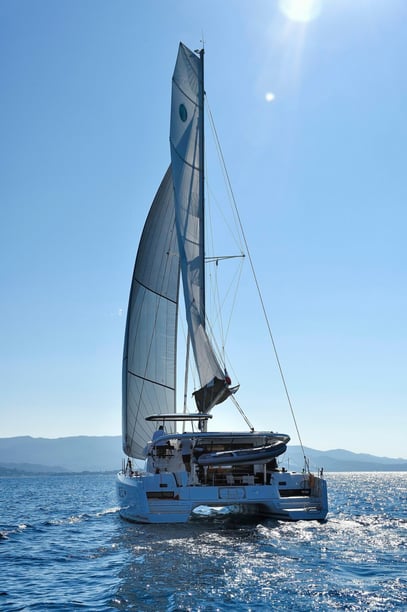 Ajaccio Catamarán Cabina 4  8  literas 8  invitados 12.94 m Número de anuncio: #13810 5