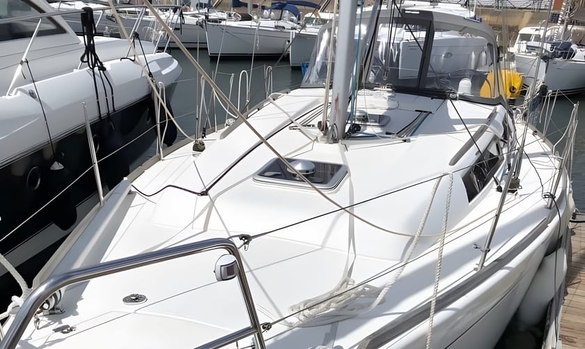 Arzon Zeilboot Cabine 3  8  slaapplaatsen 8  gasten 10.9 m Lijstnummer: #13811