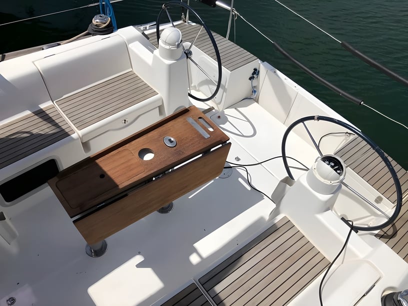 Arzon Zeilboot Cabine 3  8  slaapplaatsen 8  gasten 10.9 m Lijstnummer: #13811 5