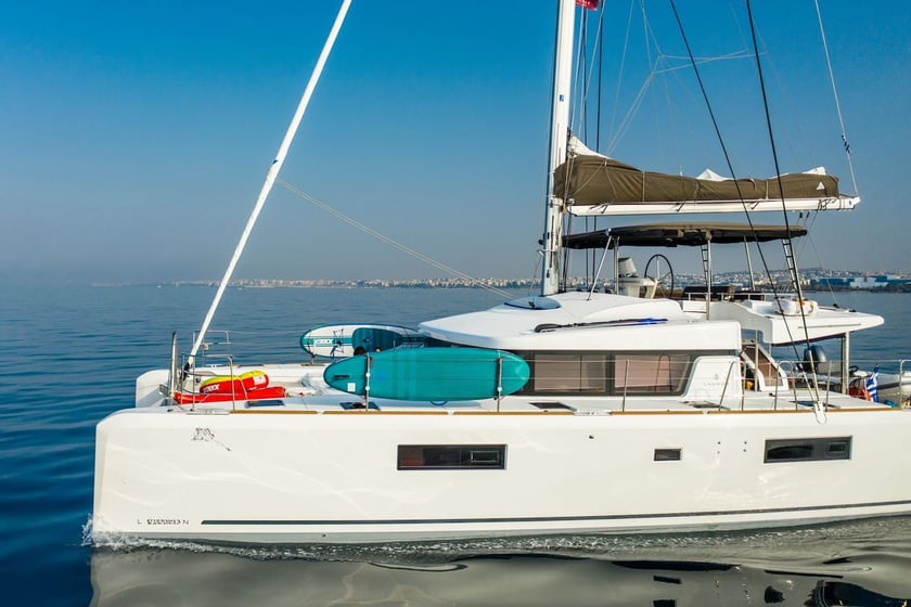 Athene Catamaran Cabine 5  10  slaapplaatsen 10  gasten 16.85 m Lijstnummer: #13816