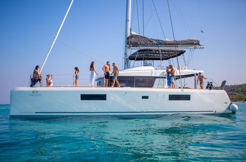 Athens Catamaran 5 cabin 10 berths 10 guests 16.85 m Listing Number: #13816 3