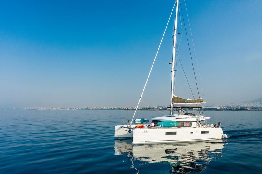 Athene Catamaran Cabine 5  10  slaapplaatsen 10  gasten 16.85 m Lijstnummer: #13816 2