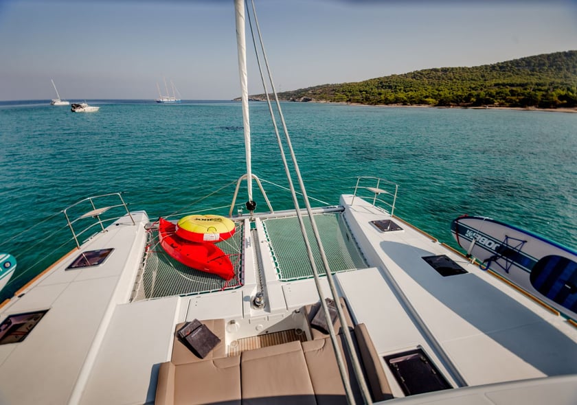 Athens Catamaran 5 cabin 10 berths 10 guests 16.85 m Listing Number: #13816 5