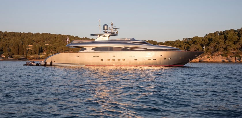 Piraeus Motor Yacht 5 cabin 12 berths 12 guests 34 m Listing Number: #13825 2